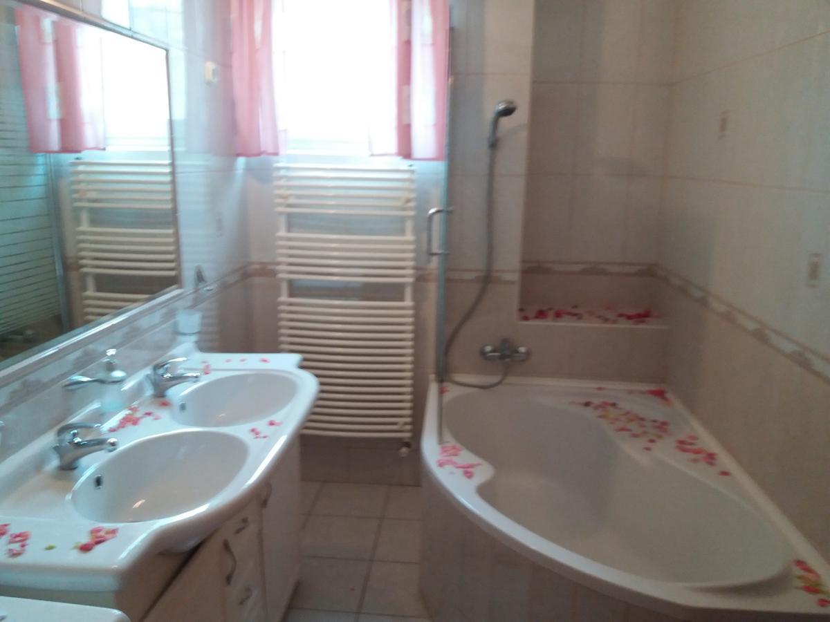 Lara Apartman Debrecen Dış mekan fotoğraf